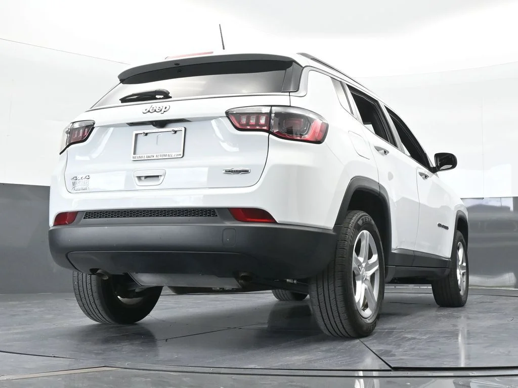 Used 2023 Bright White Clearcoat Jeep Latitude image 22