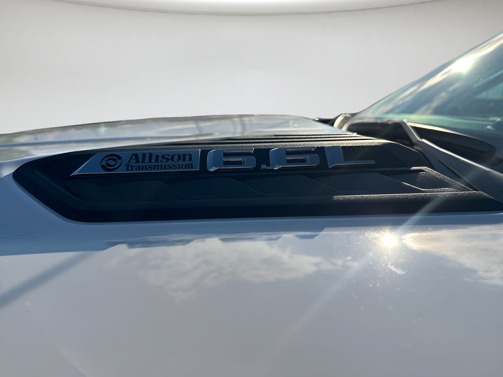 New 2026 Summit White Chevrolet High Country image 26