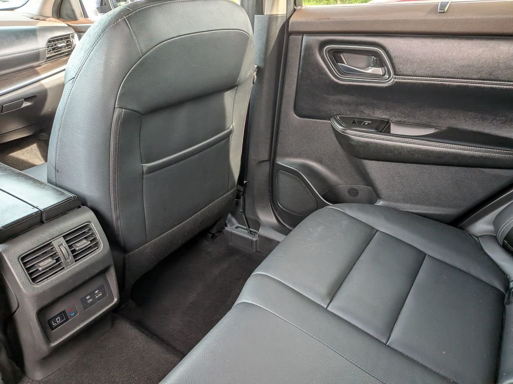 Used 2021 Orange Nissan SL image 35