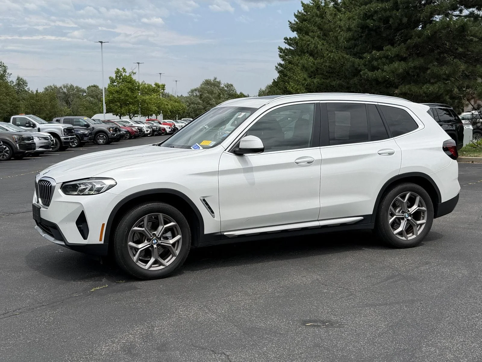 Used 2022 Mineral White Metallic BMW xDrive30i image 4