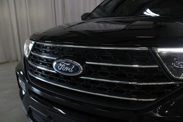 Used 2020 Black Ford XLT image 35