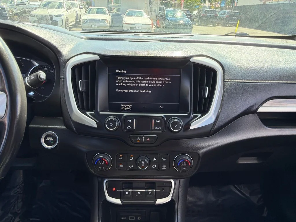 Used 2022 White GMC SLT image 28