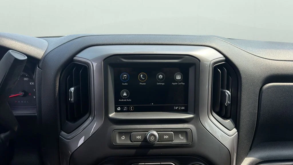 Used 2019 White Chevrolet Custom image 9