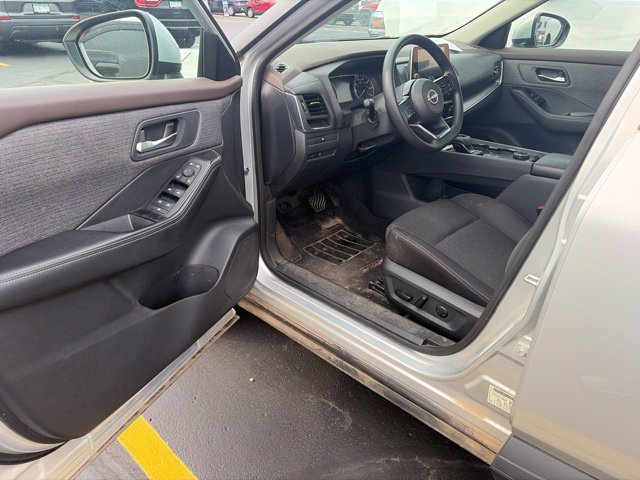 Certified Used 2023 Silver Nissan SV image 6