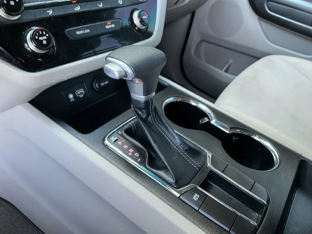 Used 2020 Silver Kia LX image 24