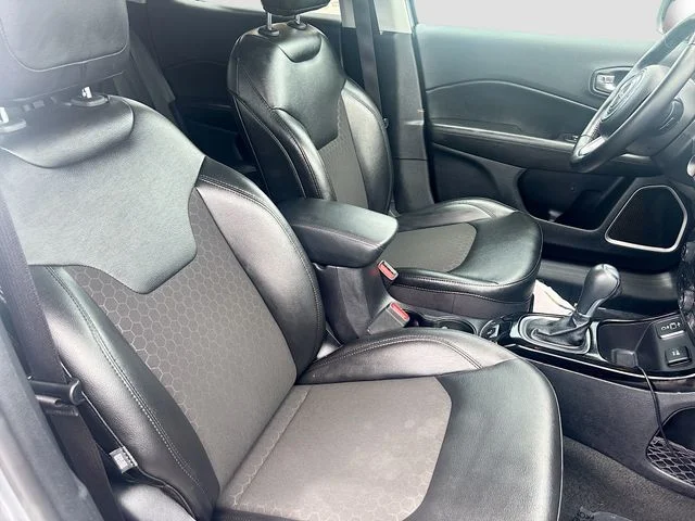 Used 2021 Silver Jeep Latitude image 25