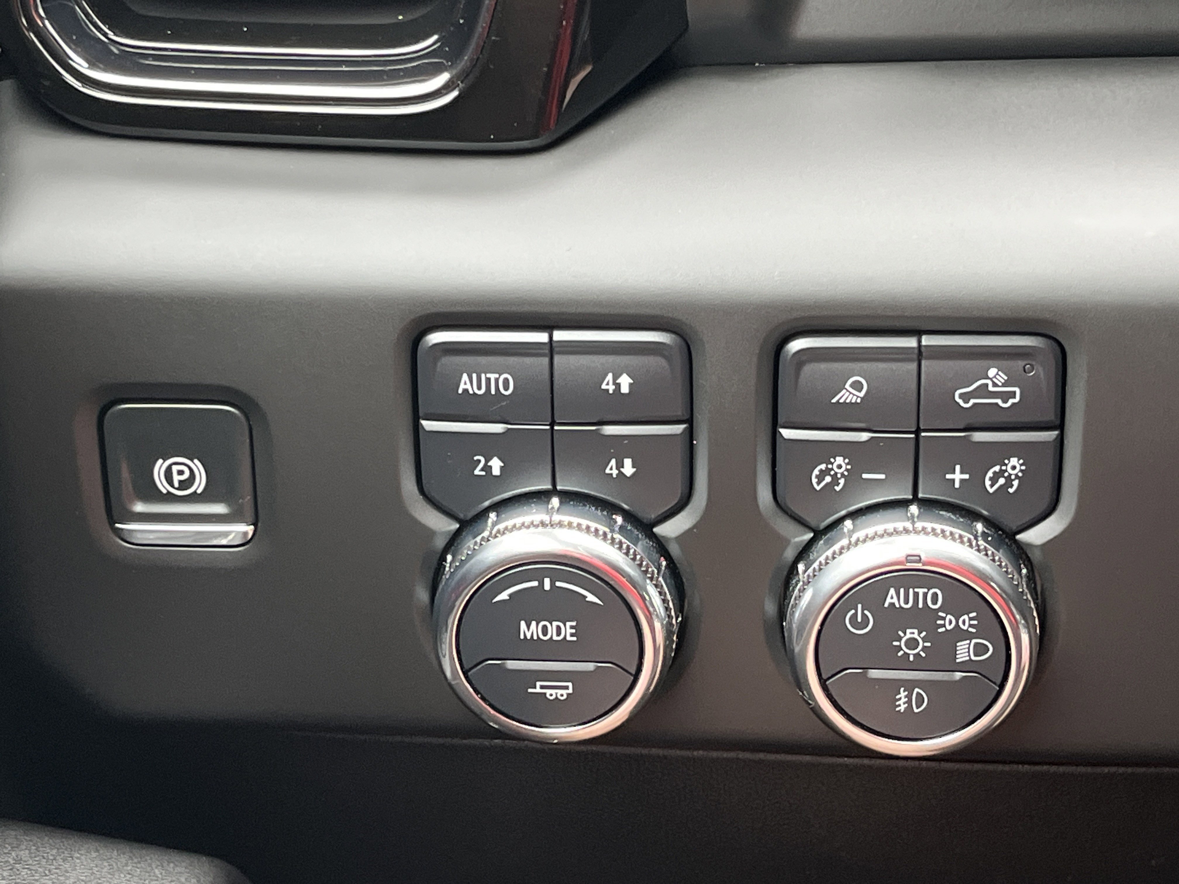 Used 2025 Summit White GMC AT4 image 13