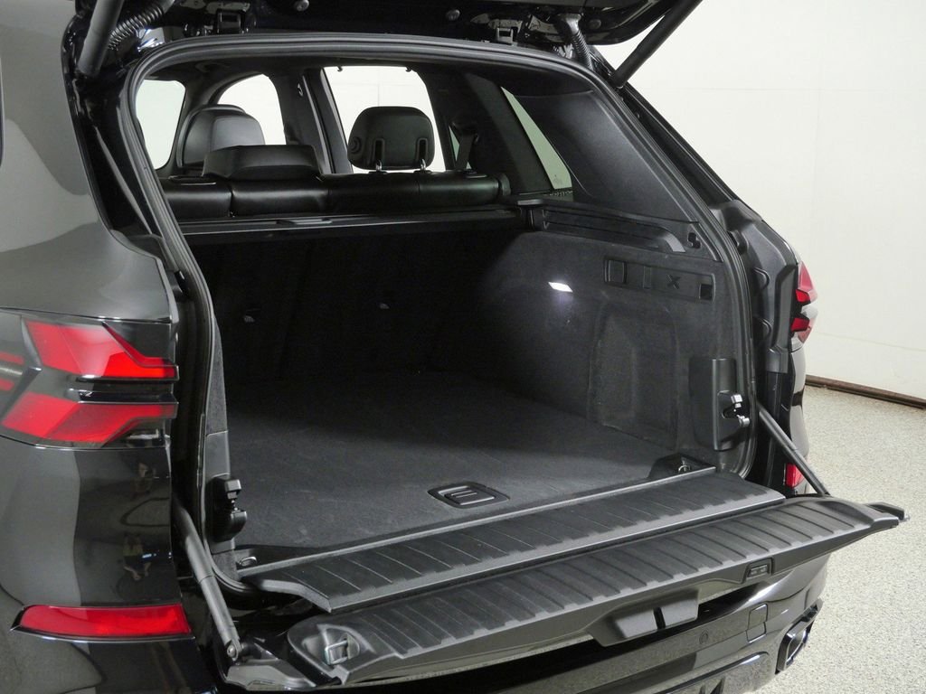 New 2026 Black Sapphire Metallic BMW xDrive40i image 29