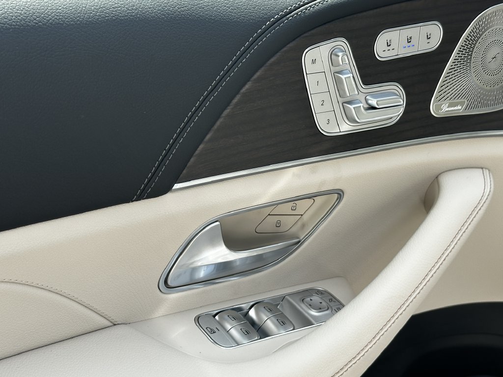 New 2027 MANUFAKTUR Moonlight White Metallic Mercedes-Benz GLS 450 image 50