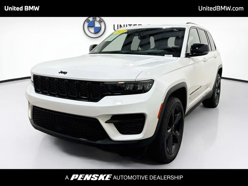 2023 Jeep Grand Cherokee Altitude's photo