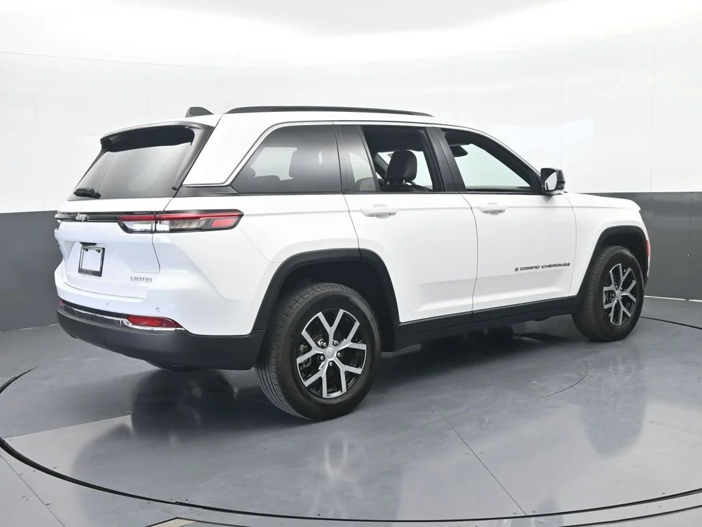Used 2024 White Jeep Limited image 6