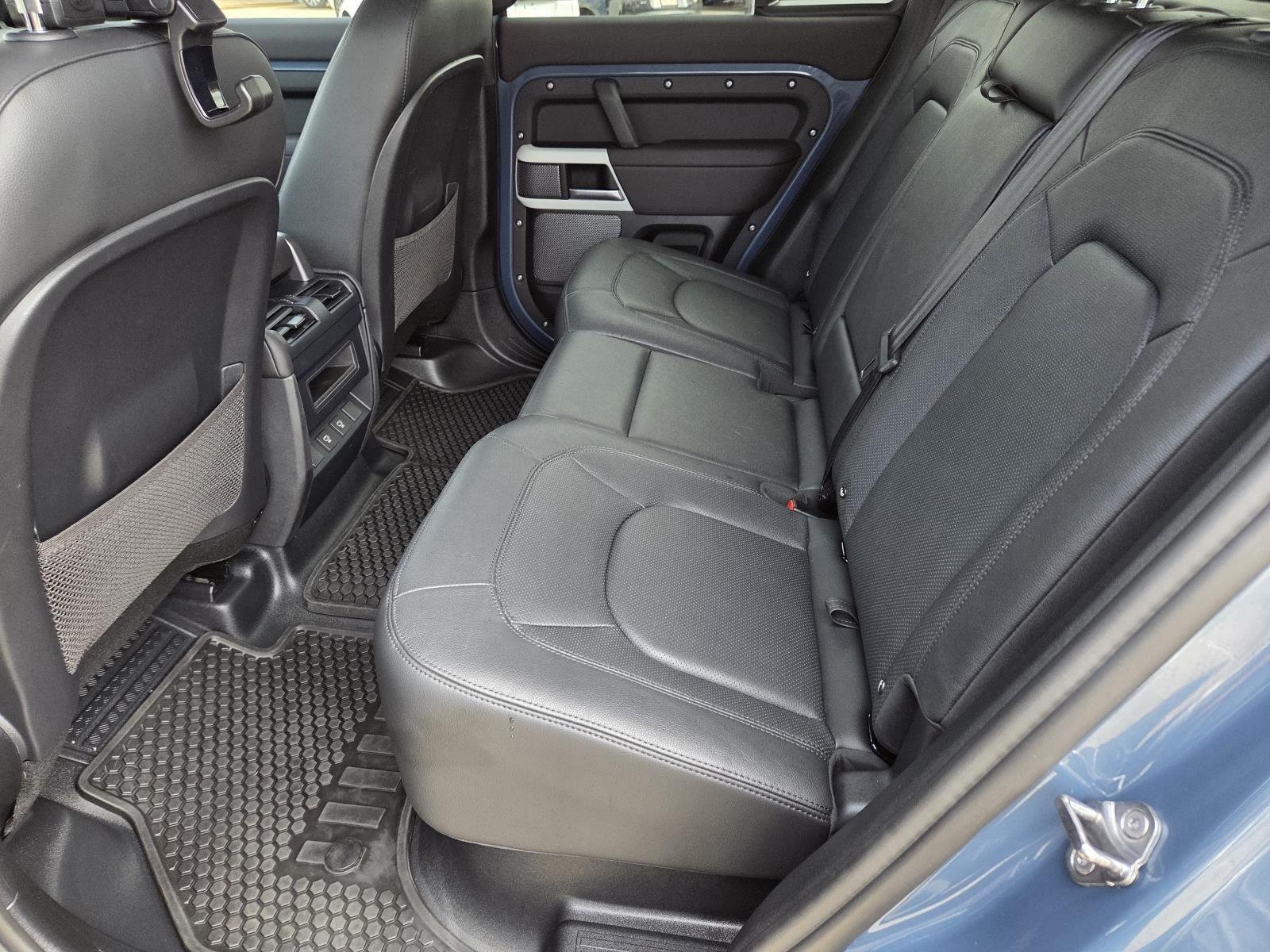 Used 2024 Tasman Blue Metallic Land Rover S image 31