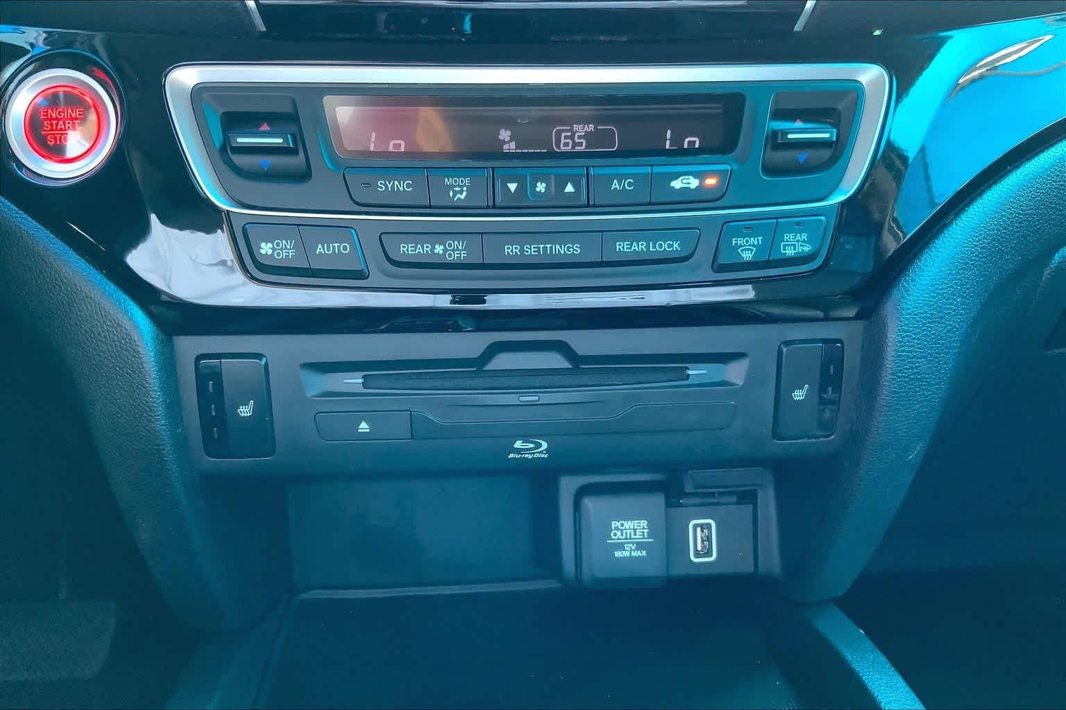 Used 2021 Platinum White Pearl Honda Touring 8-Passenger image 34