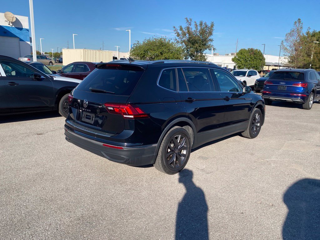 Used 2023 Black Volkswagen 2.0T SE image 5