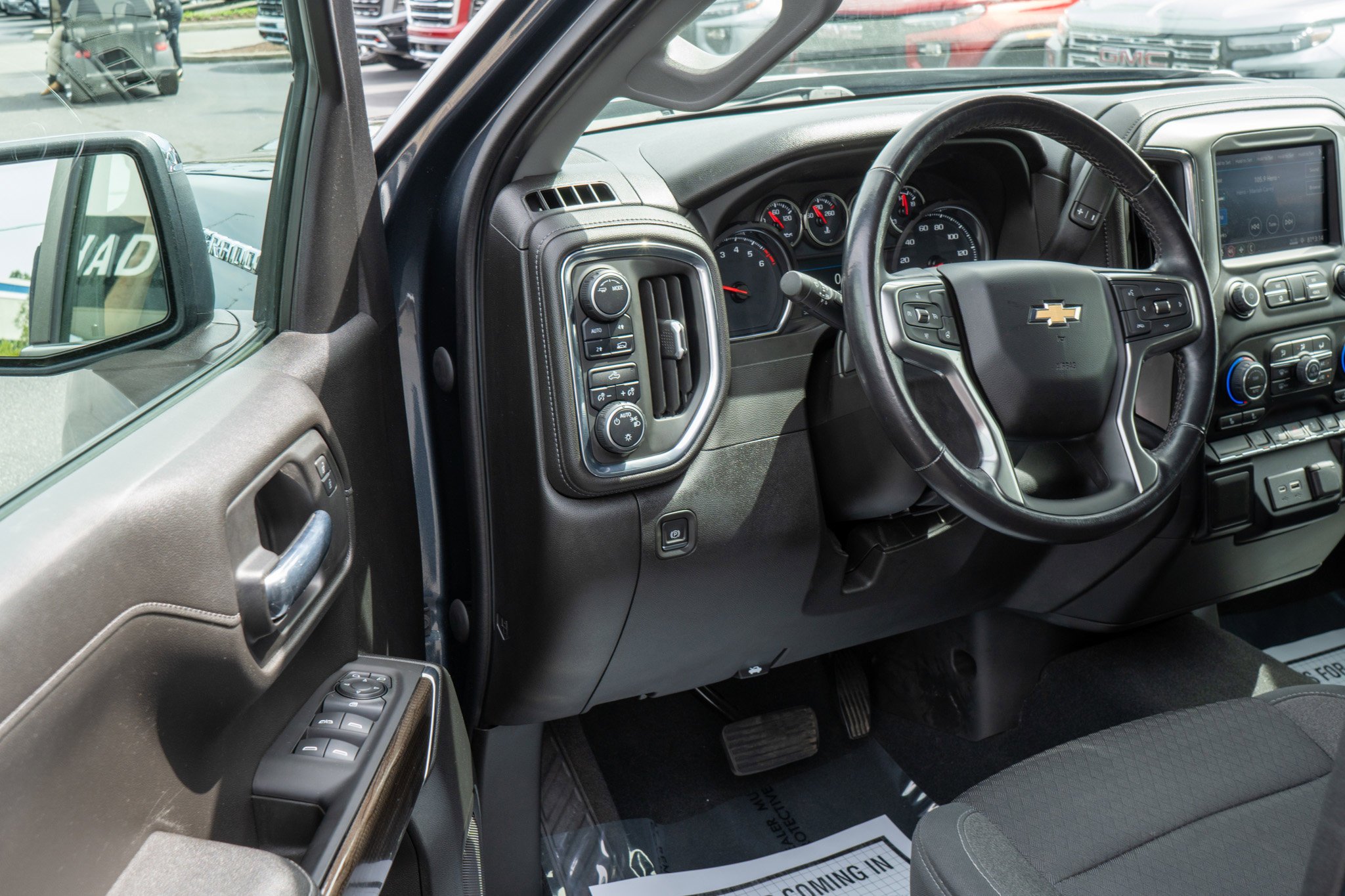 Used 2022 Shadow Gray Metallic Chevrolet LT image 12