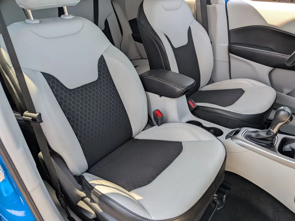 Used 2019 Blue Jeep Latitude image 33