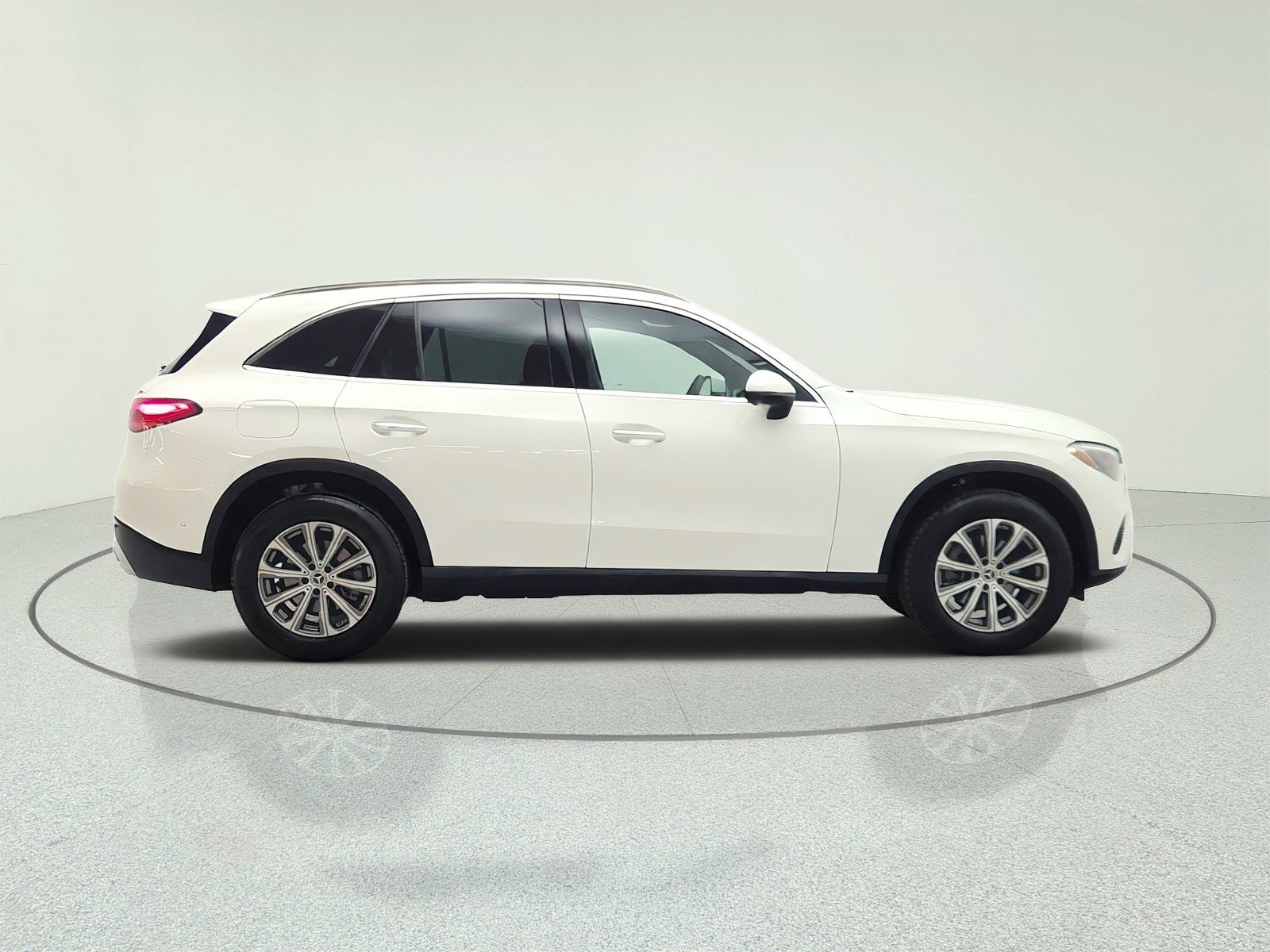 Used 2024 Polar White Mercedes-Benz GLC 300 4MATIC® SUV image 4
