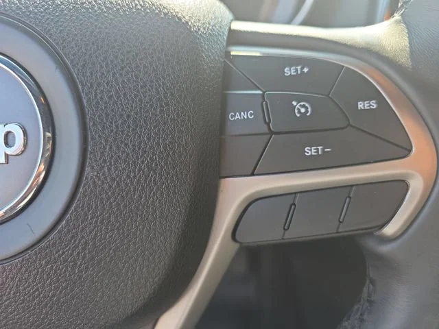 Used 2018 Black Jeep Altitude image 18