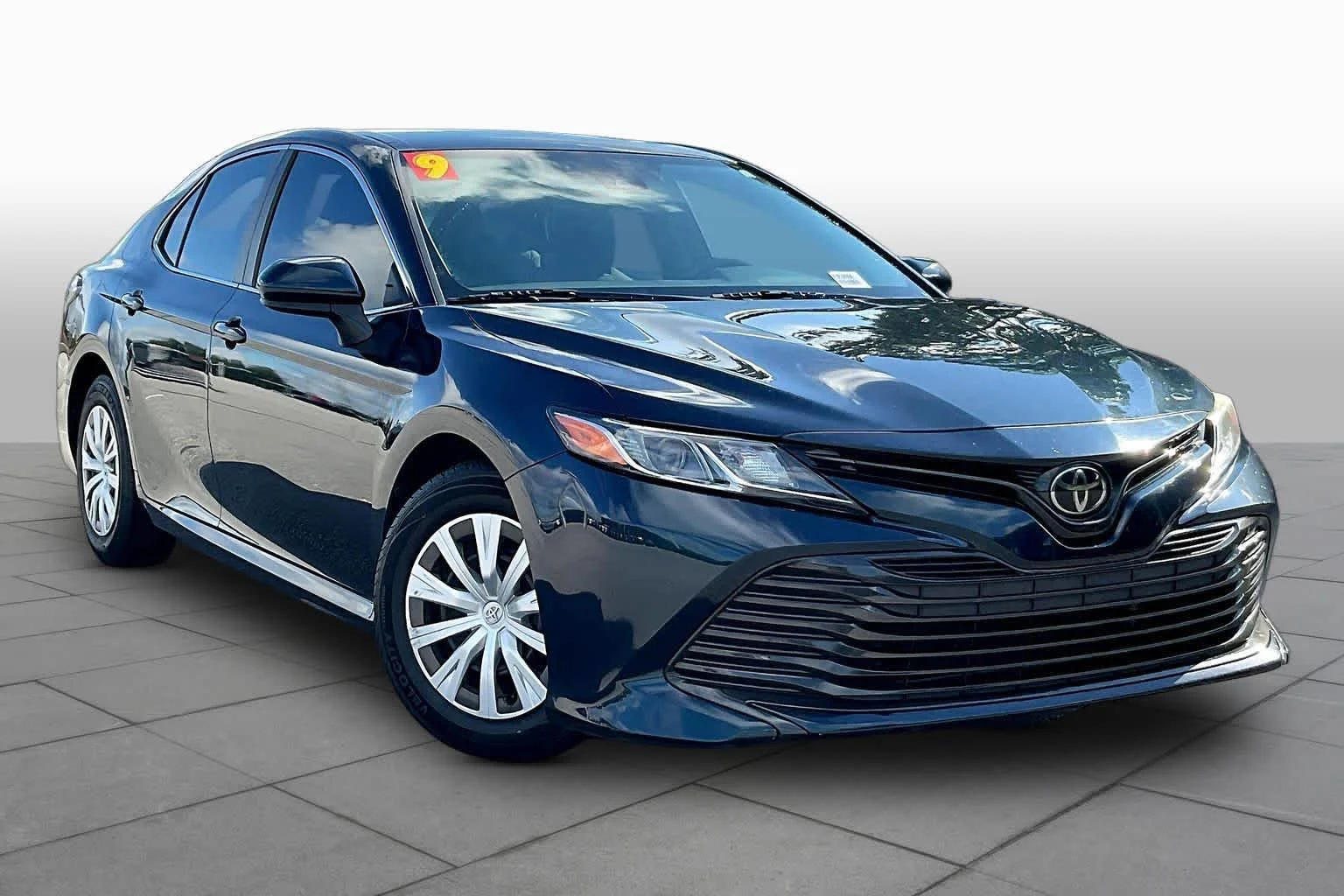Used 2019 Galactic Aqua Mica Toyota L image 3