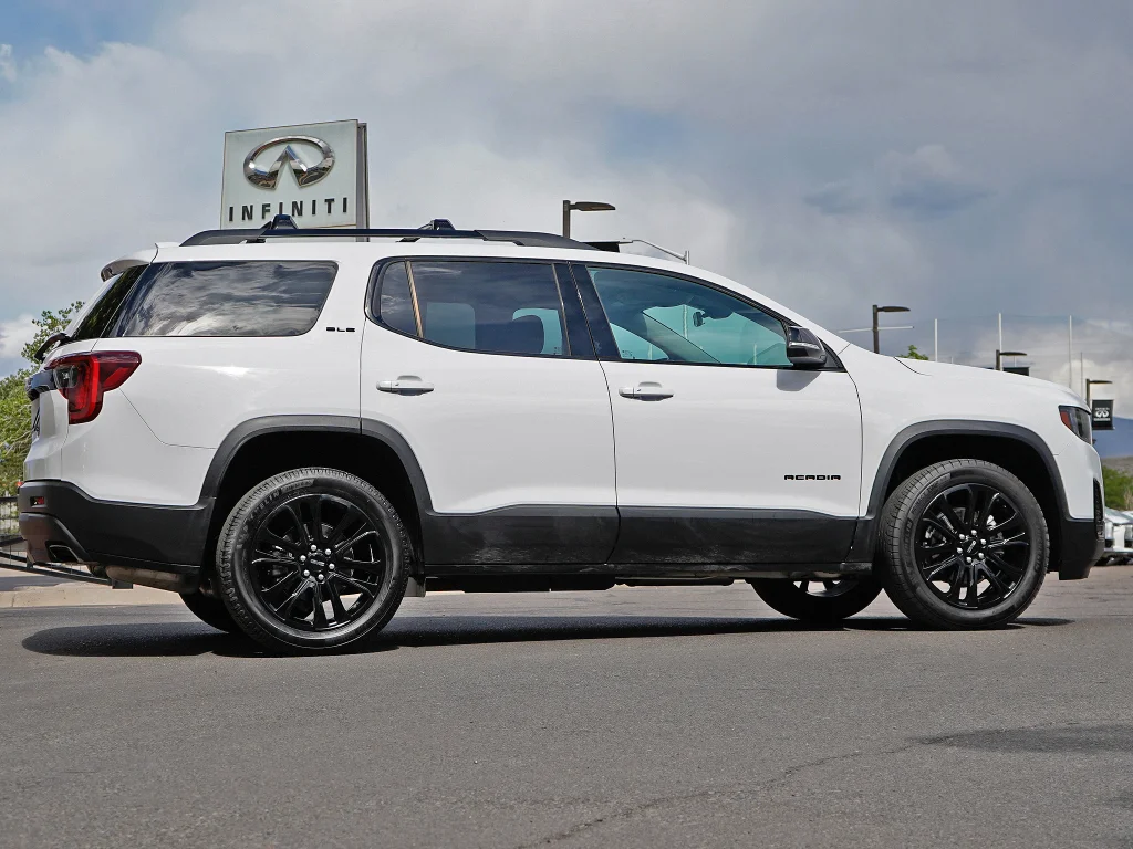 Used 2023 Summit White GMC SLE image 13
