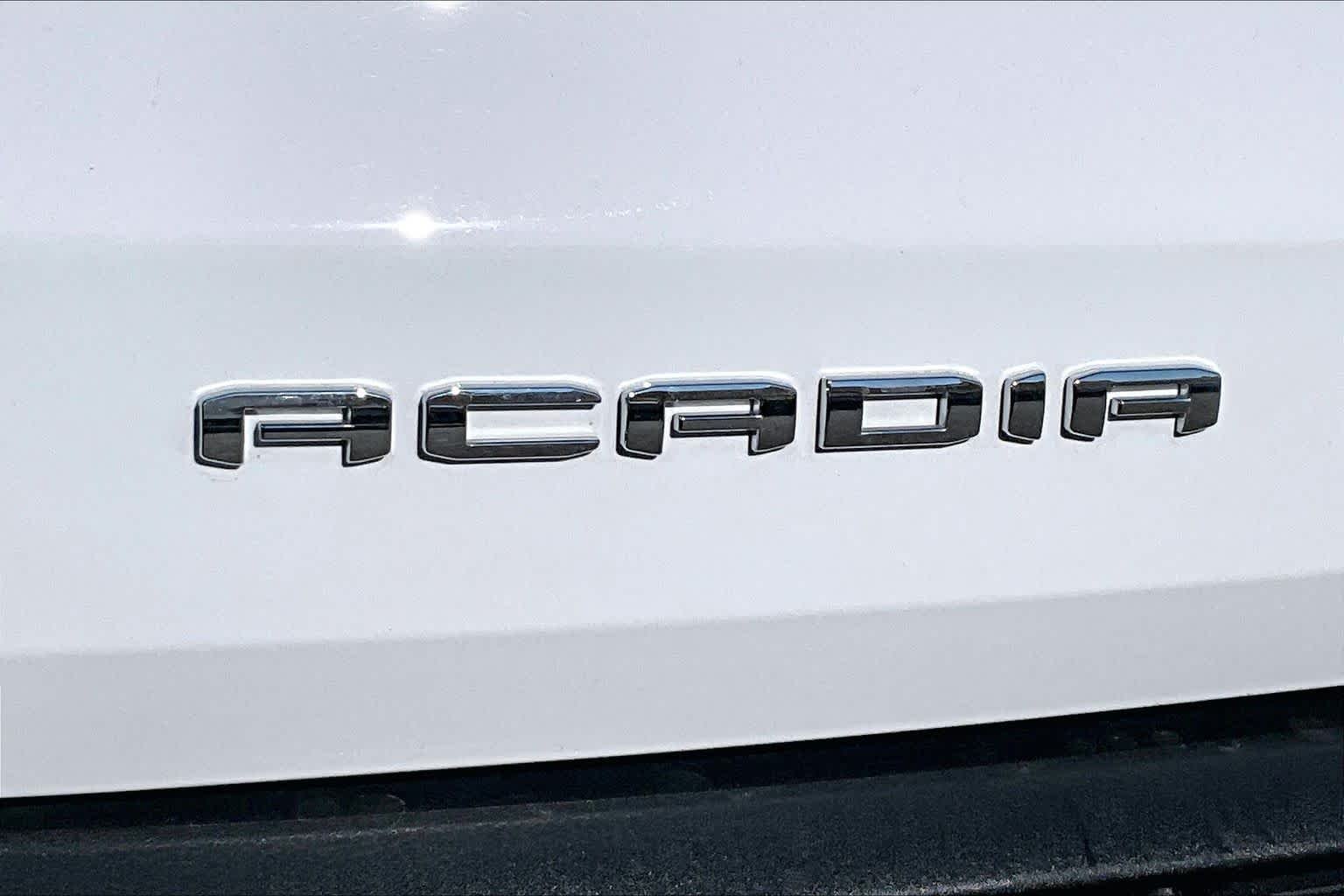Used 2026 Summit White GMC FWD Elevation image 31
