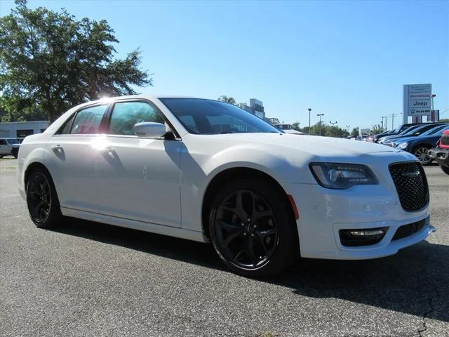 2023 Chrysler 300 Touring L RWD's photo