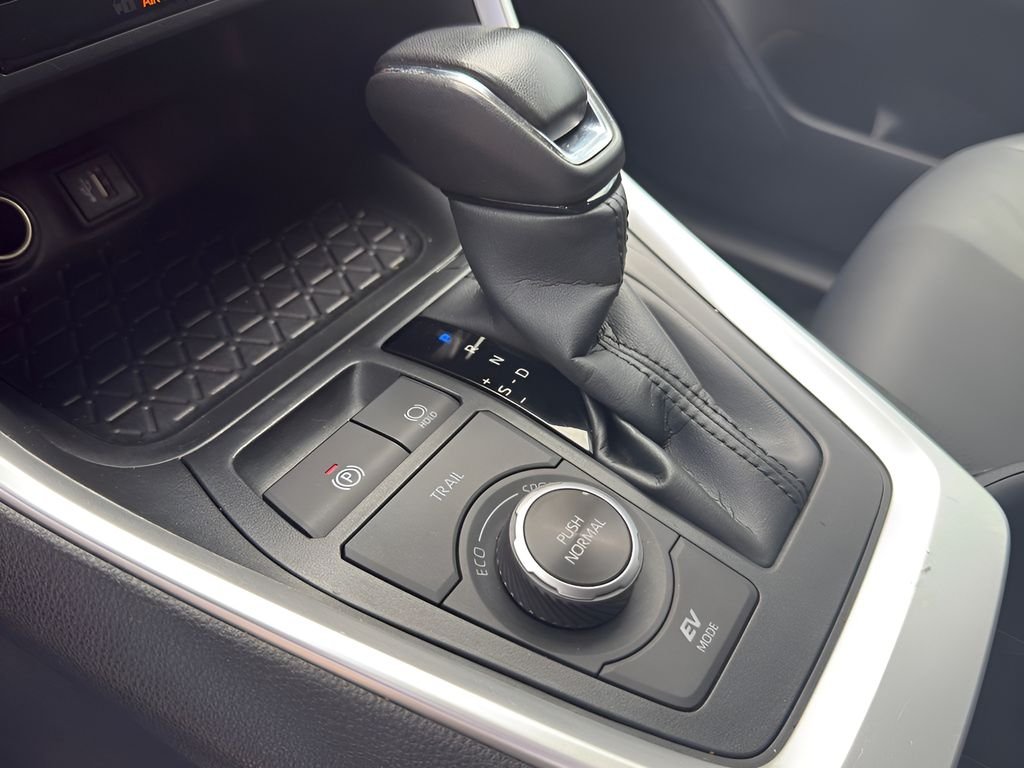 2025 Toyota RAV4 XLE Premium - Photo 15