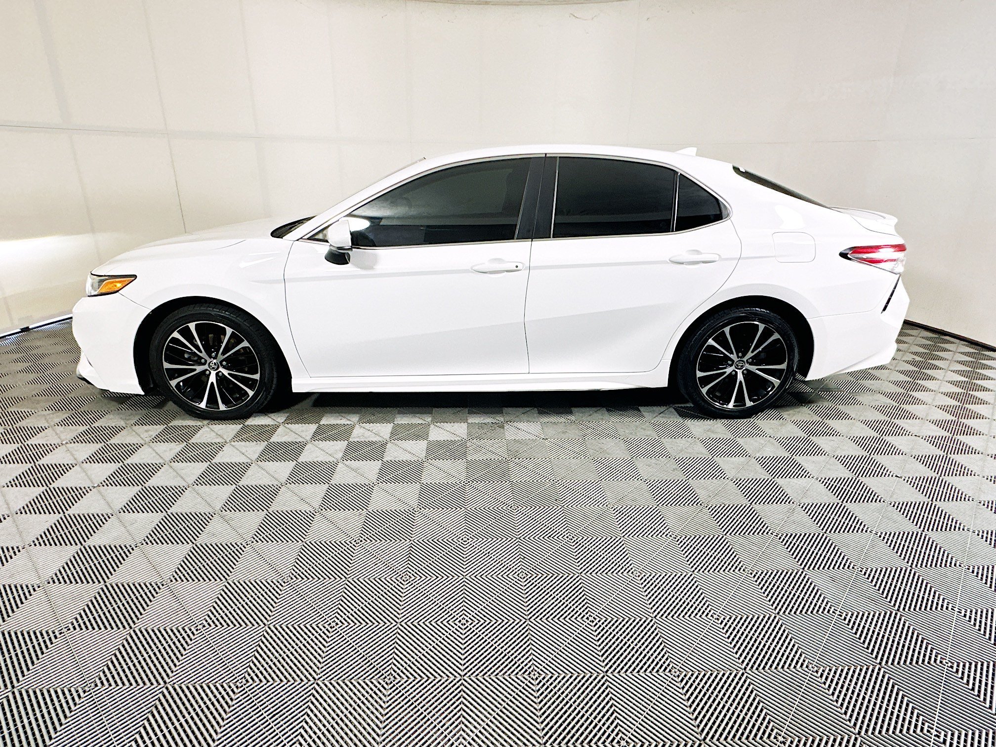 Used 2020 Super White Toyota SE image 6