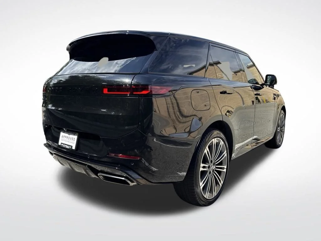 Used 2024 Black Land Rover Dynamic SE image 5