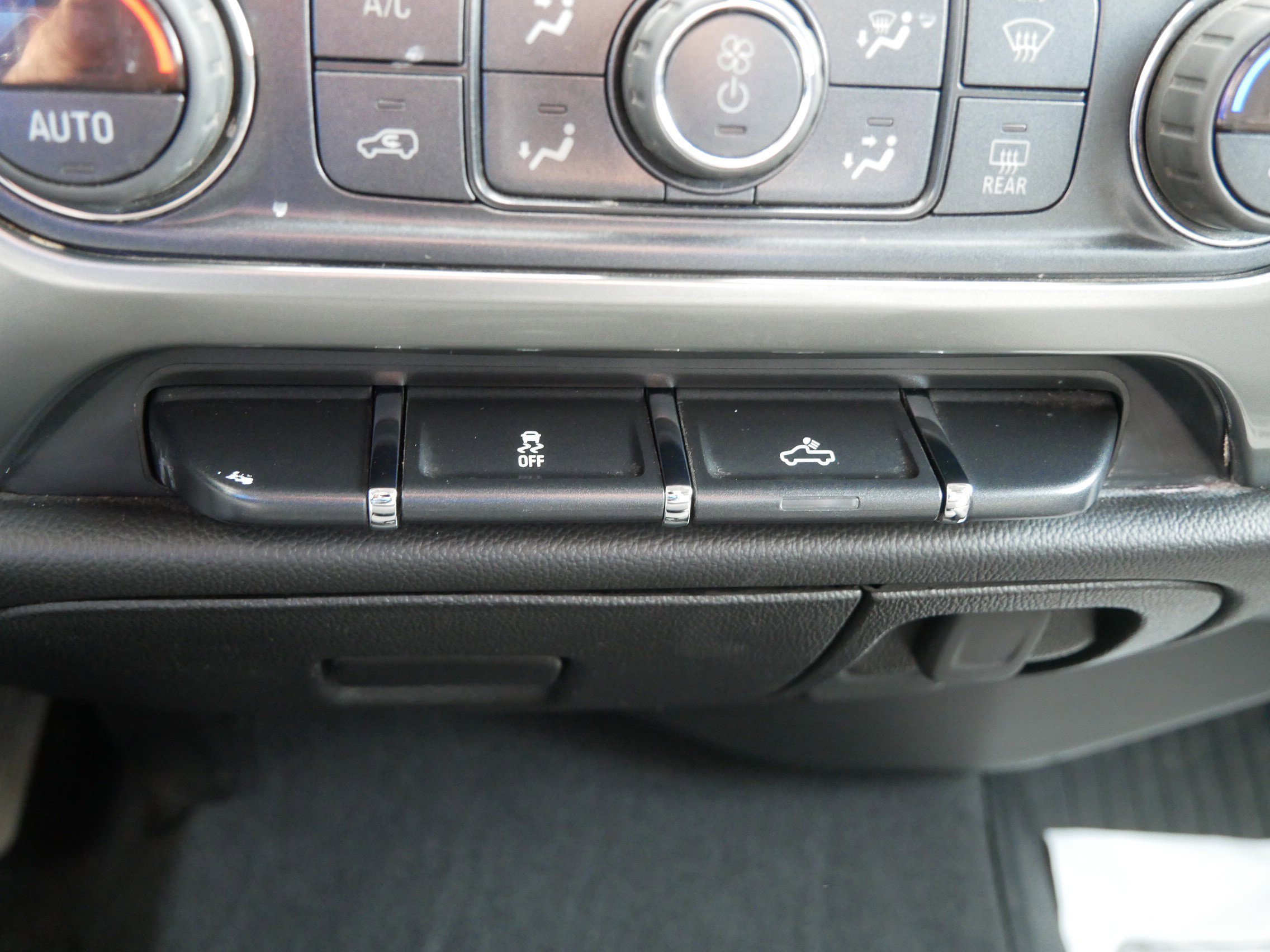 Used 2019 Graphite Metallic Chevrolet LT image 27