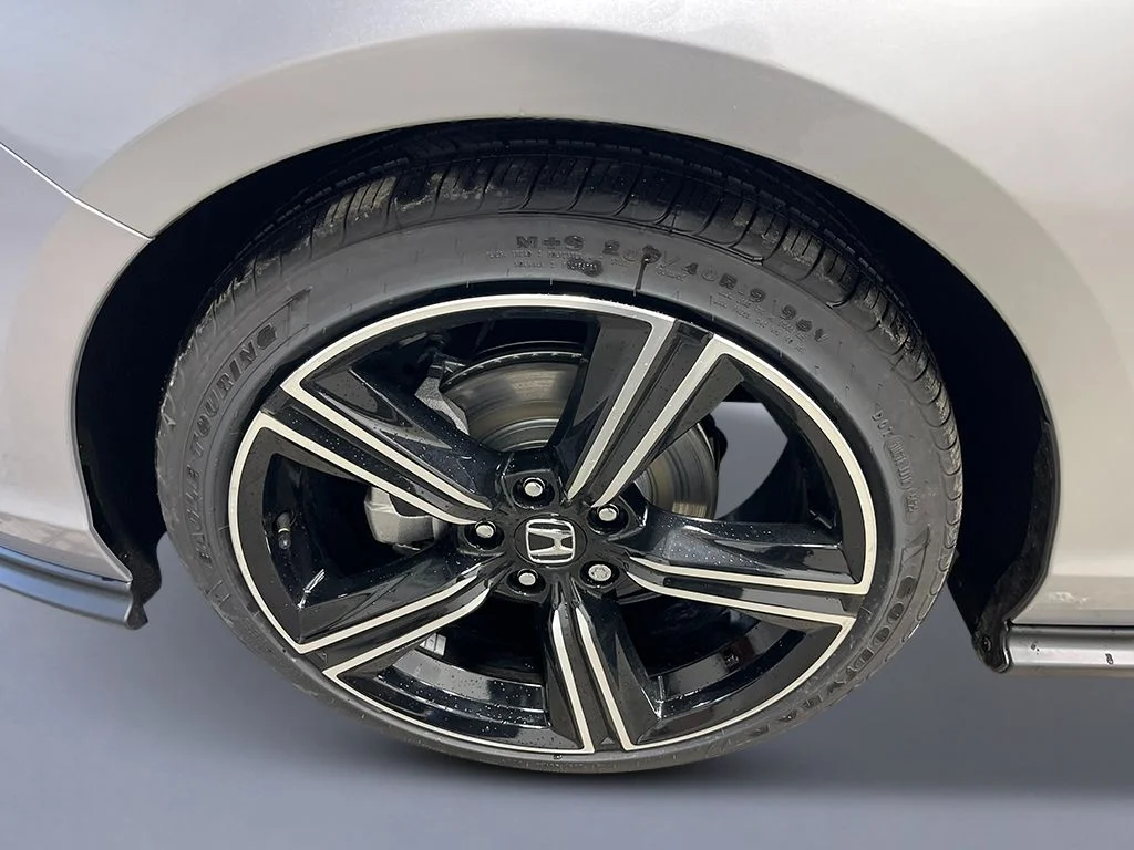 New 2026 Solar Silver Metallic Honda SE 1.5T image 10