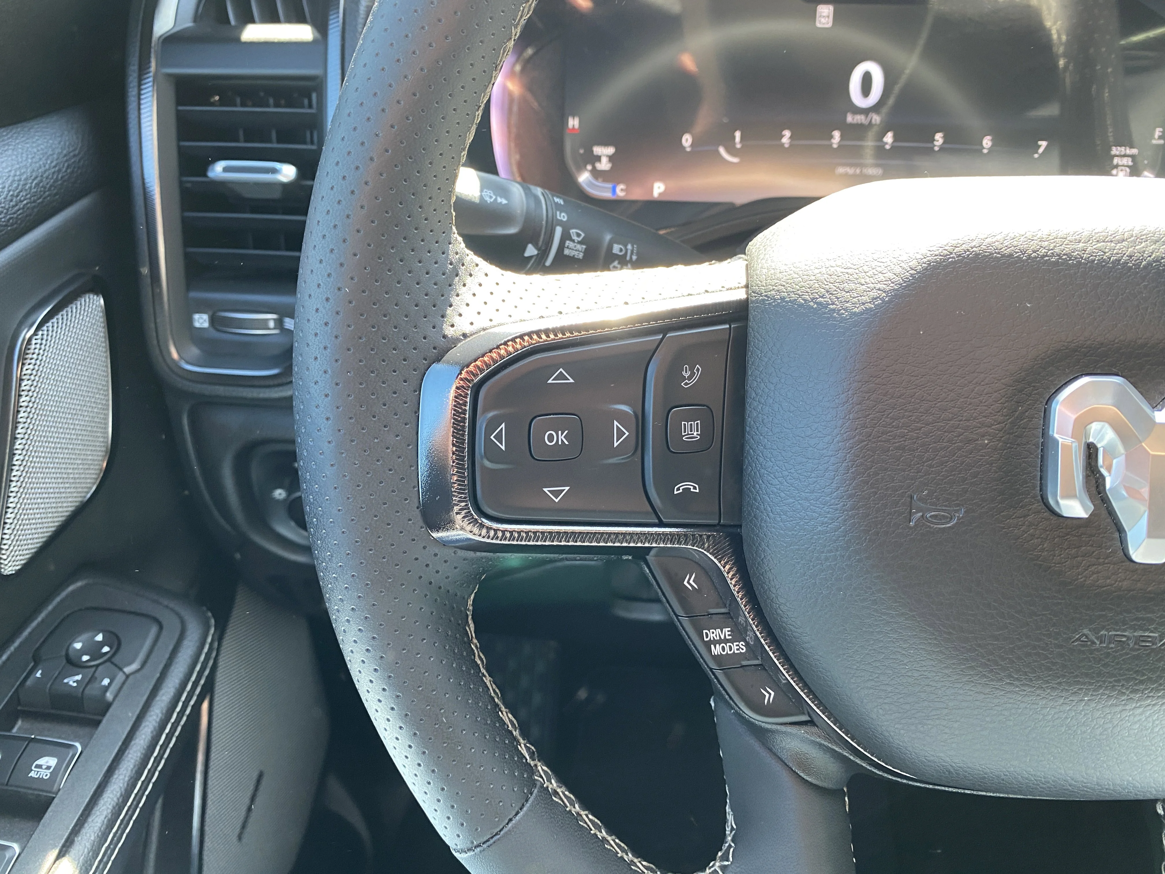 Certified Used 2025 White Ram Sport * PANORAMIC SUNROOF * FULL LEATHER * 360 CAMERA * image 13