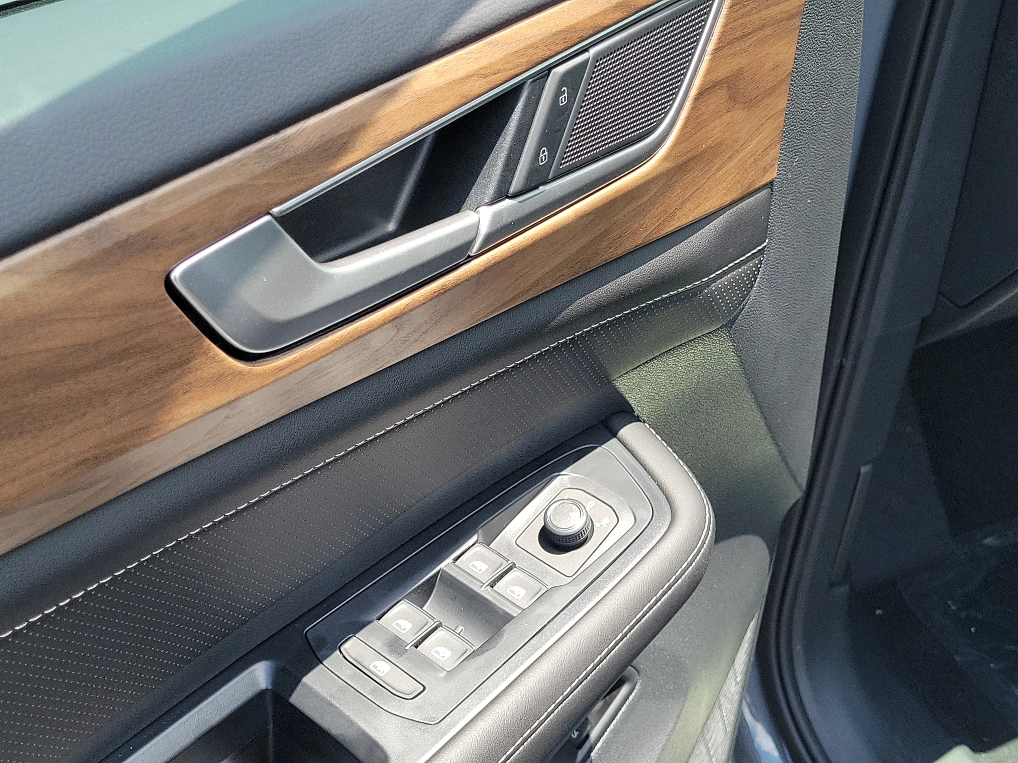 New 2026 Gray Volkswagen SE w/Technology image 18