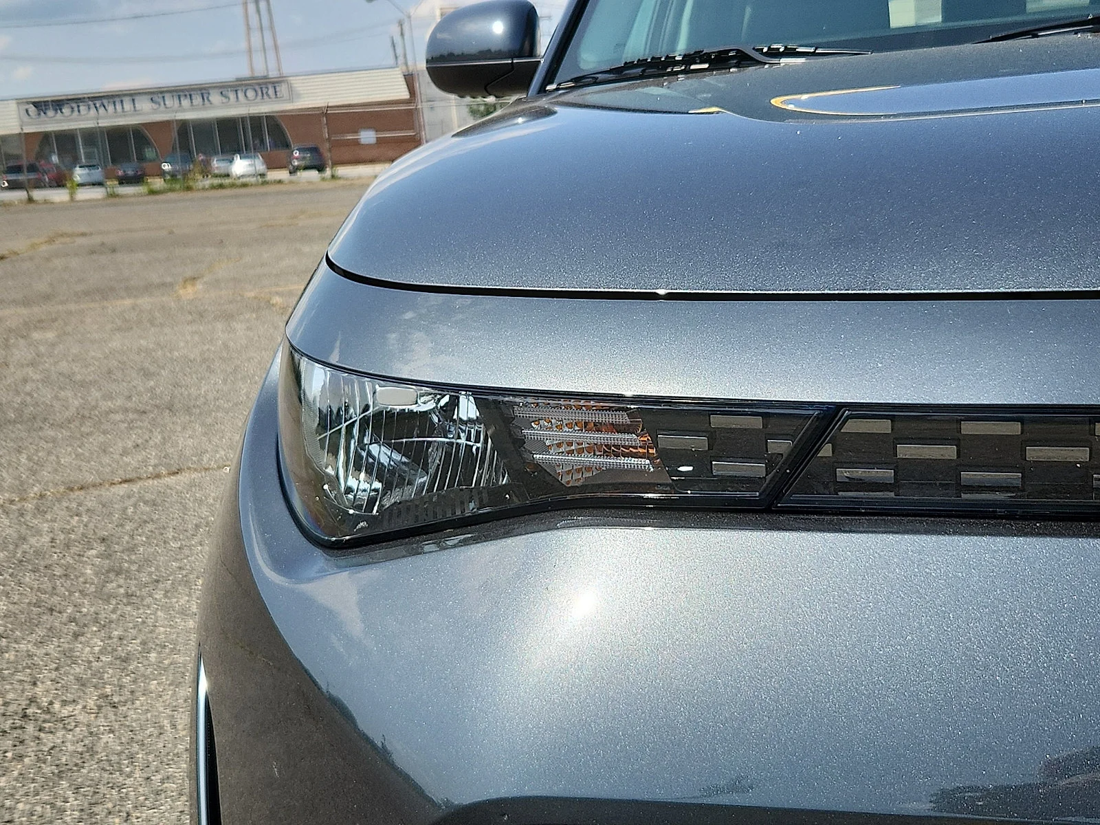 Used 2023 Gray Kia EX image 9