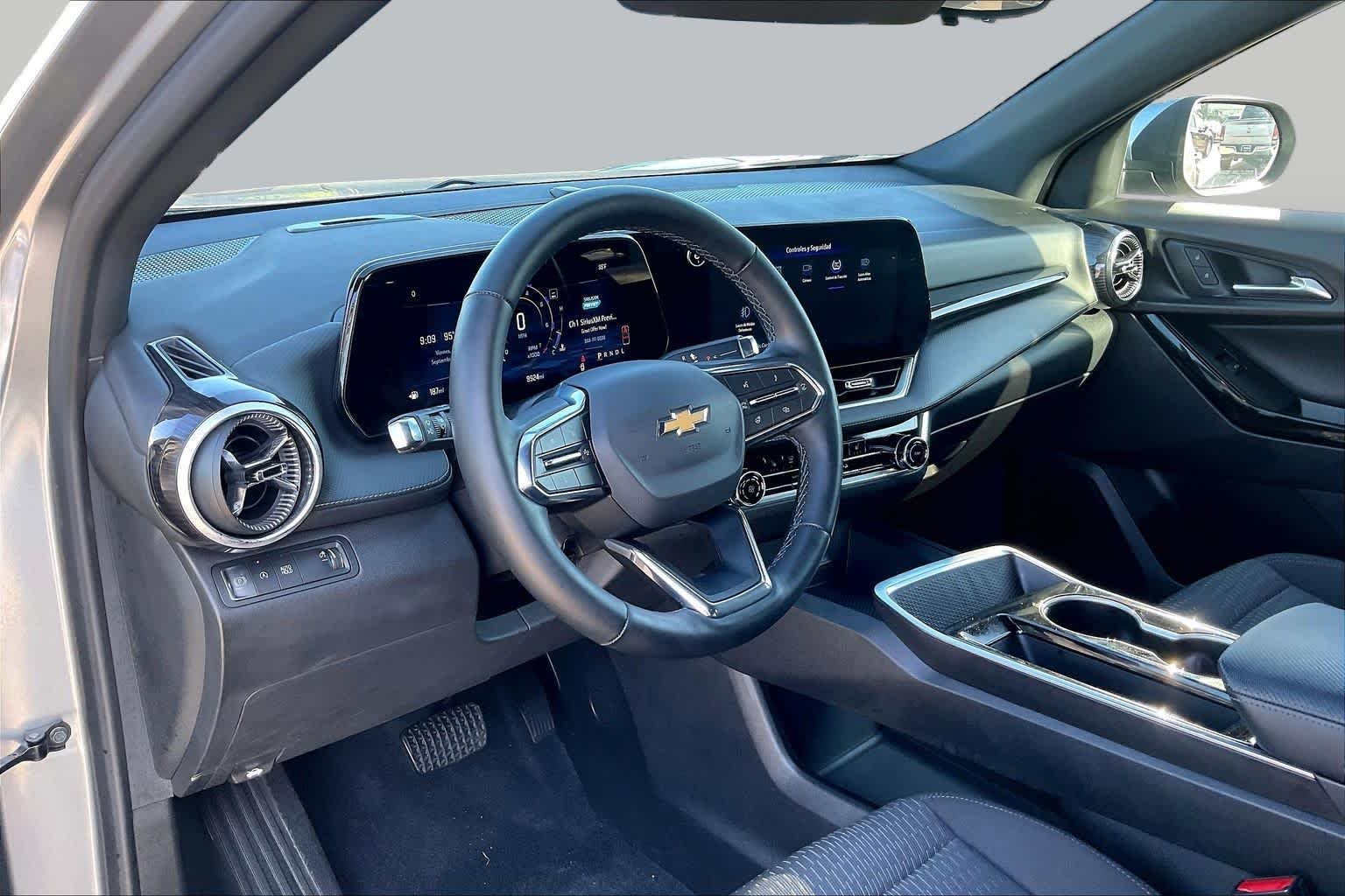 Used 2025 Sterling Gray Metallic Chevrolet LT image 17