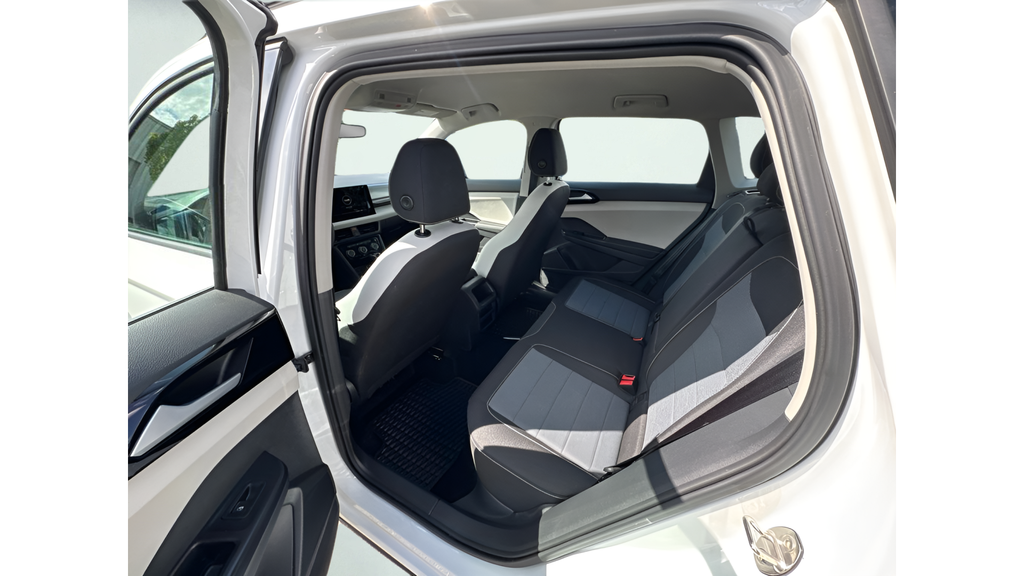 Used 2025 White Volkswagen 1.5T S image 26