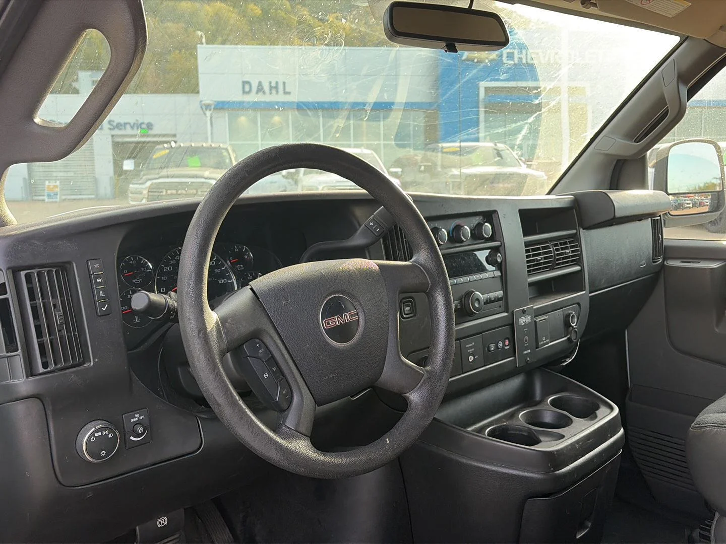 Used 2019 SUMMIT WHITE GMC VAN 2500 RWD 135" image 12