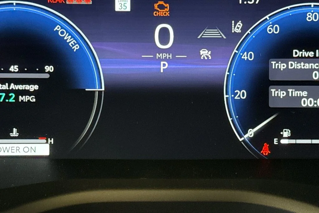 New 2026 Wind Chill Pearl with Midnight Black Metallic roof <sup>1</sup> Toyota  XSE image 25