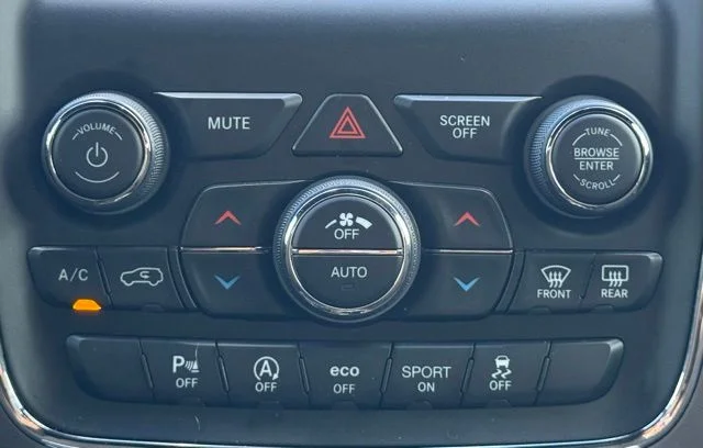 Used 2019 Sting Gray Clearcoat Jeep Laredo image 28