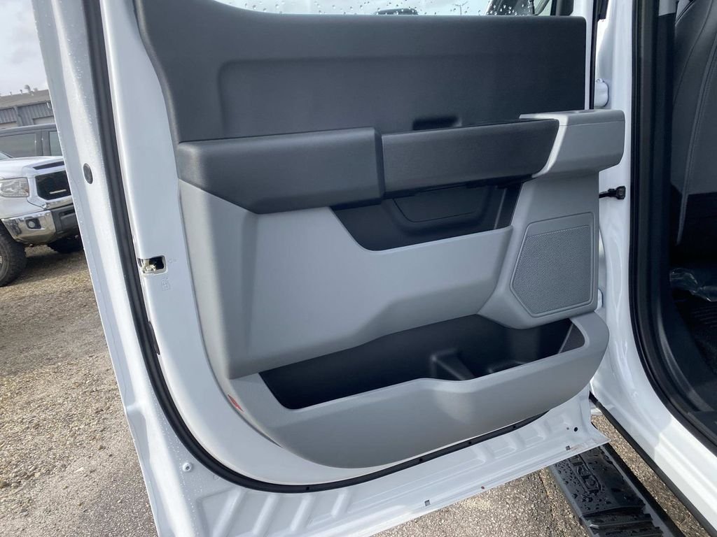 New 2026 Oxford White Ford F-450® XL image 10