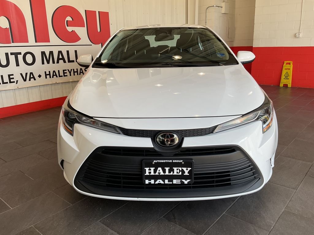 Used 2025 White Toyota LE image 3