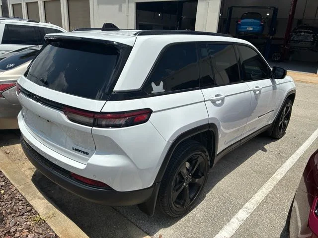 Used 2023 Bright White Clearcoat Jeep Limited image 3