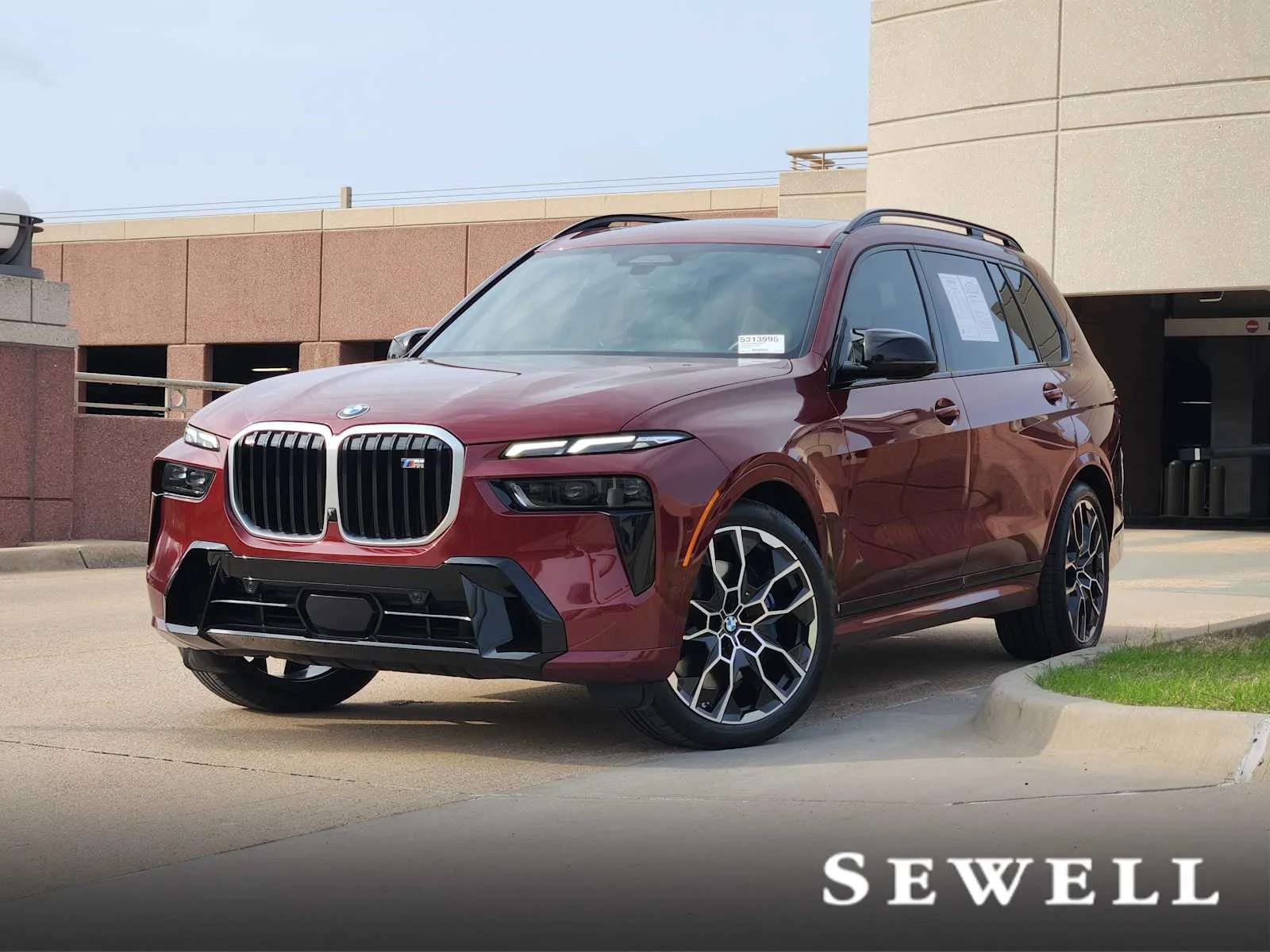 2025 BMW X7 M60i's photo