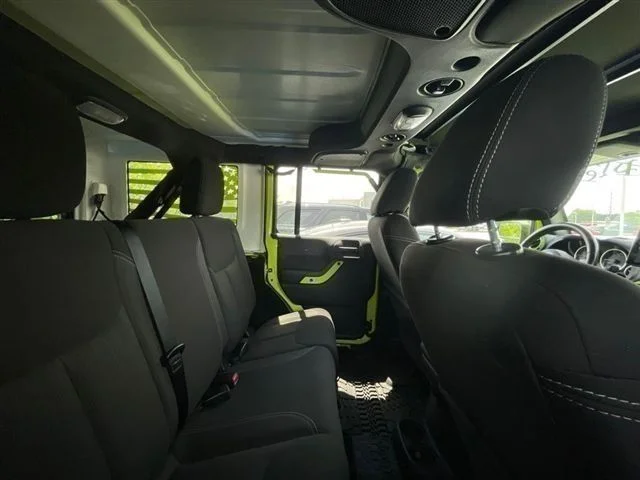Used 2016 Green Jeep Unlimited Sahara image 5