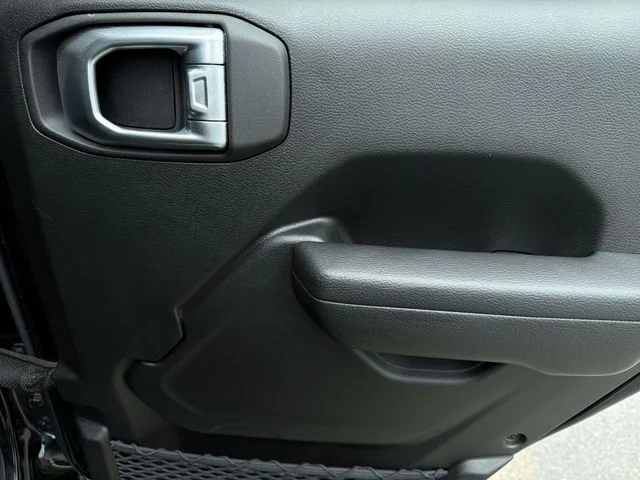 Used 2022 Black Jeep Willys image 38