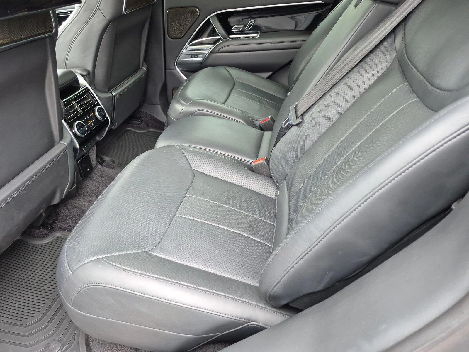 Used 2023 Eiger Grey Metallic Land Rover Autobiography image 33
