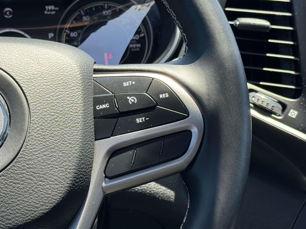 Used 2021 Green Jeep Latitude Lux image 22