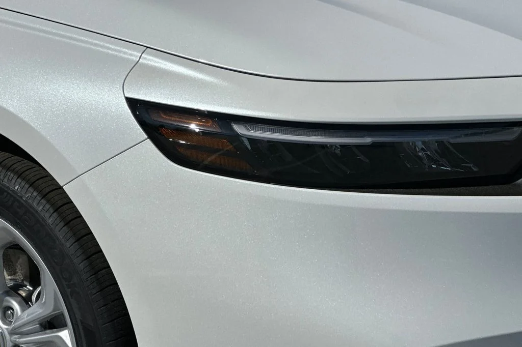 New 2026 Platinum White Pearl Honda LX image 28