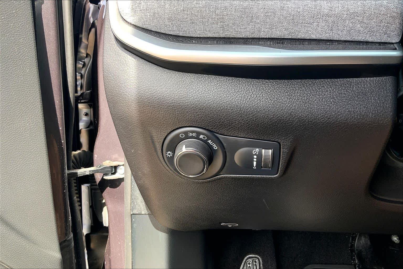 Used 2024 Baltic Gray Metallic Clearcoat Jeep Sport image 36