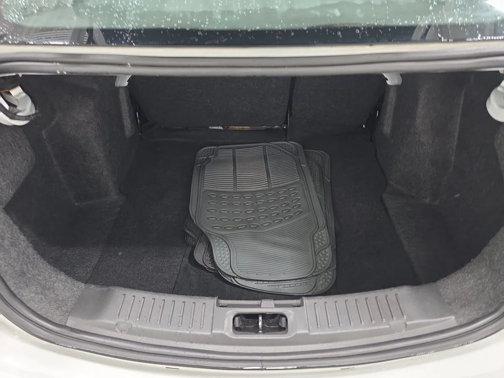 Used 2013 Oxford White Ford SE image 31